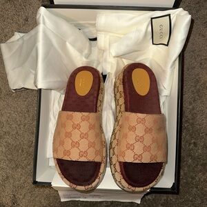 LIKE NEW Gucci Beige GG Monogram Canvas Slides